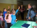 Spotkanie dzieci z pisarzem Drabikiem_Naruszewo_09.10.2013r. (37)