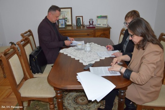 Podpisanie umowy_budowa świetlicy wiejskiej w Nacpolsku_08_02_2023 (1)